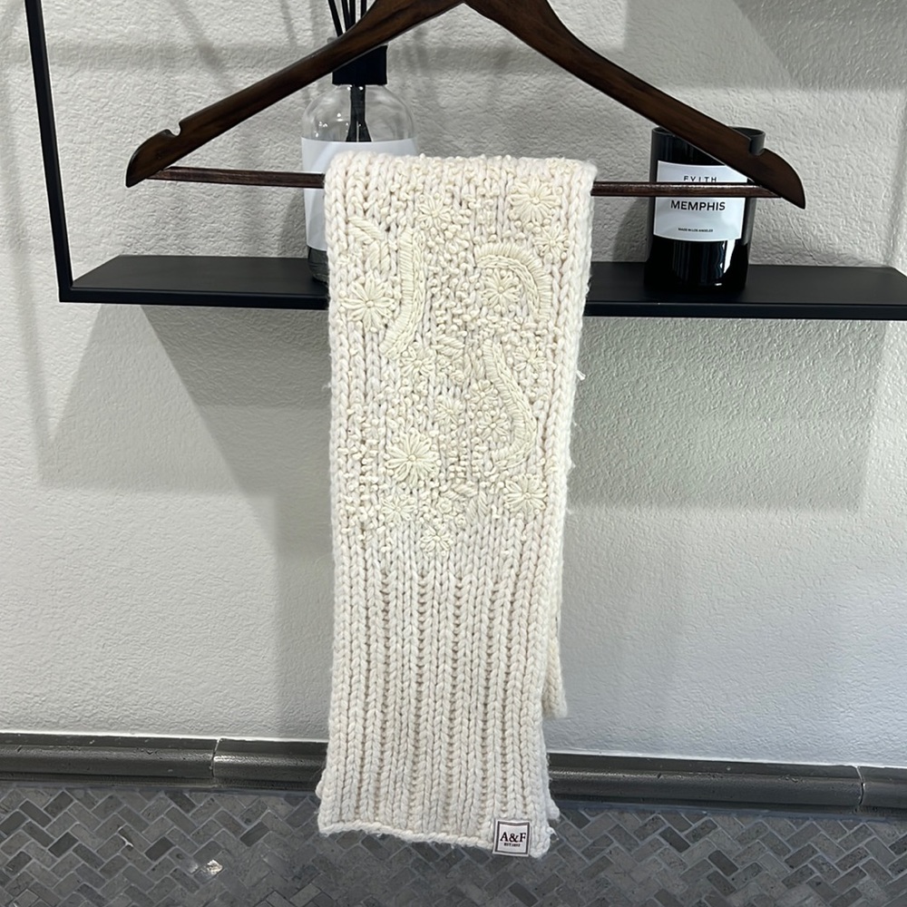Abercrombie and Fitch cream scarf